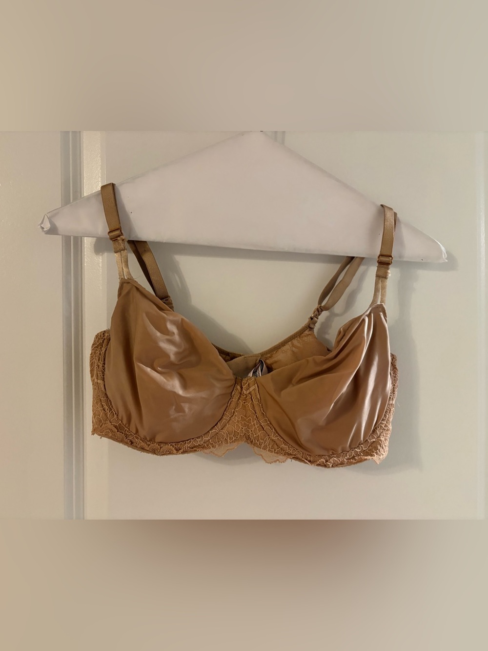 Victoria’s Secret Nude Lace-Trim Underwire Bra - Women Intimates